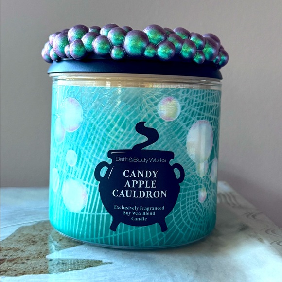 Candy Apple Cauldron Candle Bath and Body Works - Picture 1 of 3